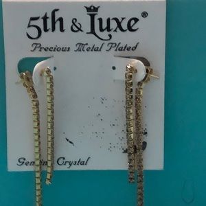 Dangling earrings genuine crystals 5th&Luxe